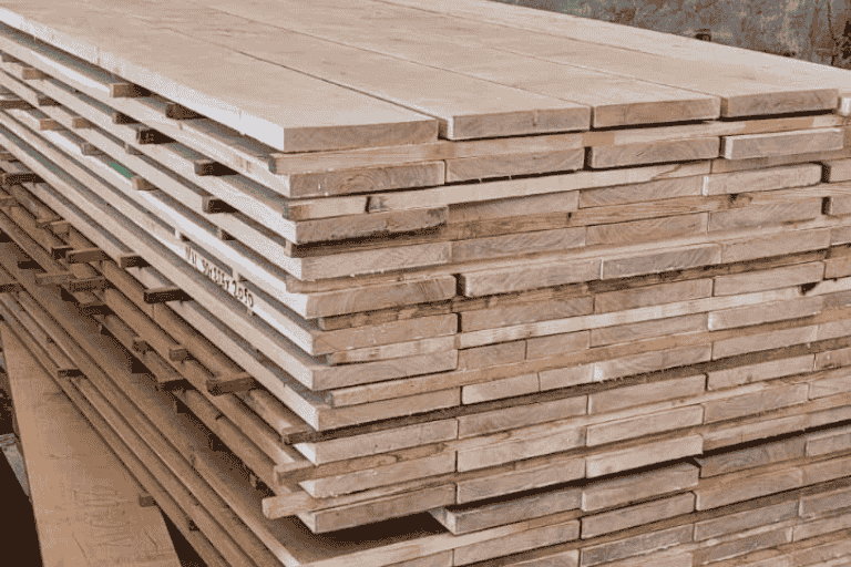 Oak timber boards – kiln-dried and fresh oak stacked for export